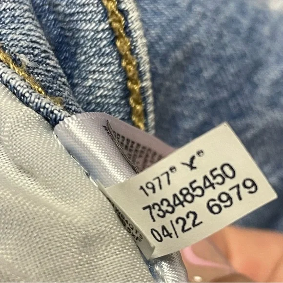 American Eagle Floral Embroidered High Rise Cut Off Mom Shorts Womens Sz 4 - Picture 11 of 11